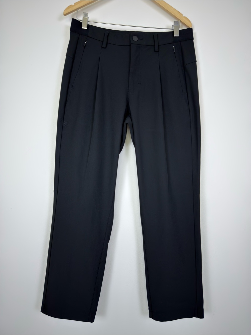 Rhone Black Pants Men Size 30 Pleated Performance Stretch
